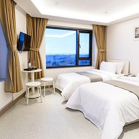 Rezion Hotel Сеогвипо Екстериор снимка