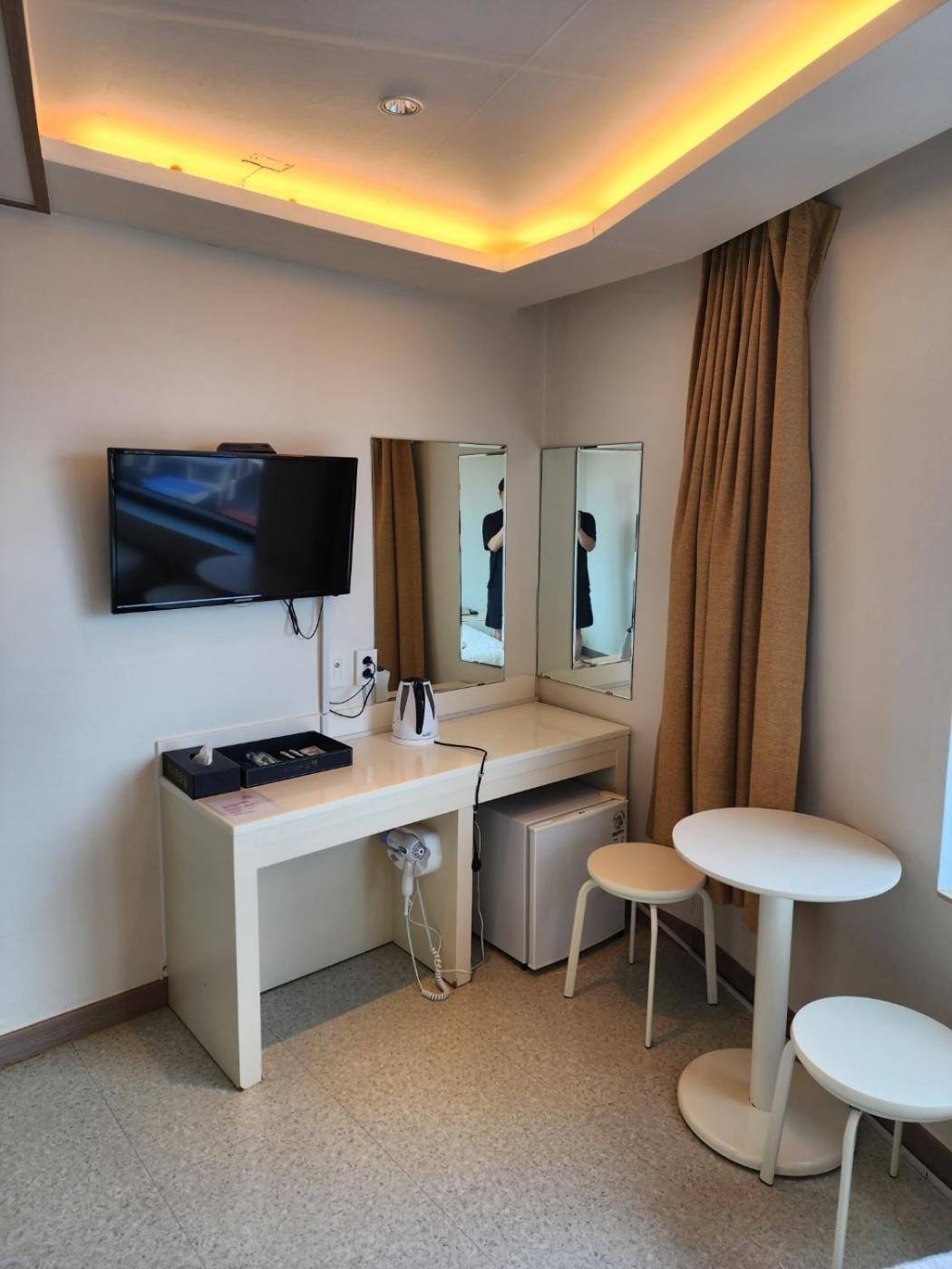 Rezion Hotel Сеогвипо Екстериор снимка