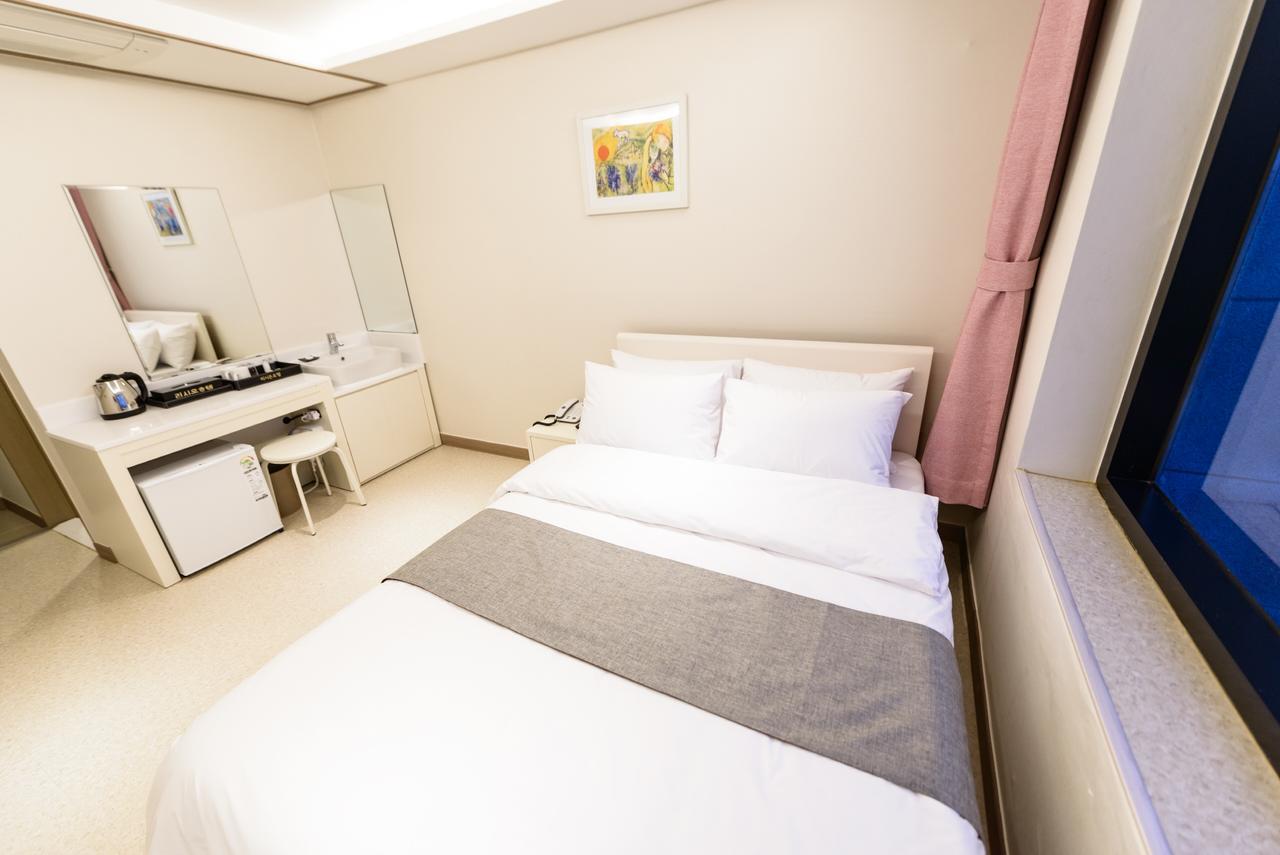 Rezion Hotel Сеогвипо Екстериор снимка