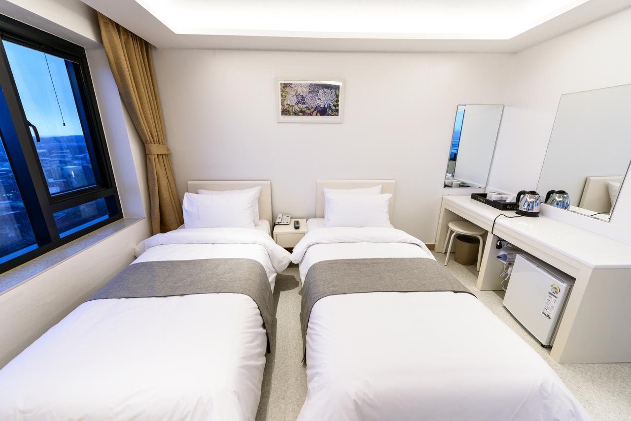 Rezion Hotel Сеогвипо Екстериор снимка