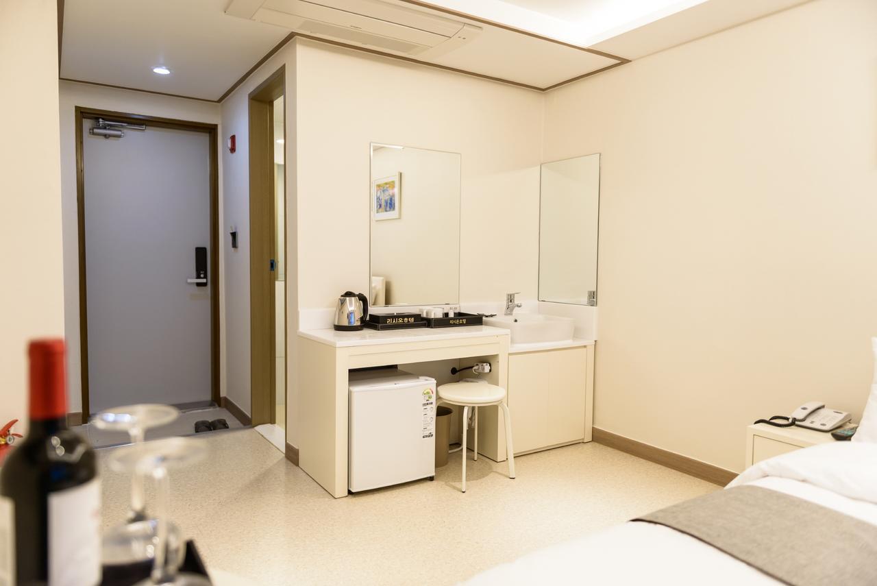 Rezion Hotel Сеогвипо Екстериор снимка
