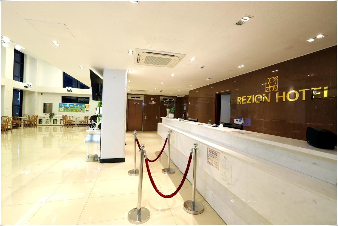 Rezion Hotel Сеогвипо Екстериор снимка